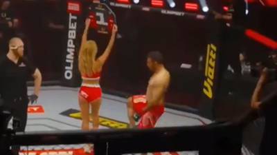 Luchador de MMA, por sus creencias, patea a ring girl en Rusia y es vetado de por vida (VIDEO)