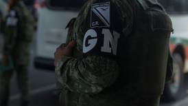 Detienen a tres por venta de insignias falsas de la Guardia Nacional