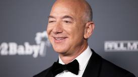 Jeff Bezos quiere ‘anotar un touchdown’: analiza comprar a los Comandantes de Washington