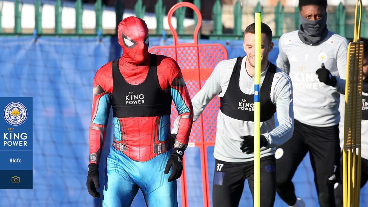 Entrenó con el Leicester City... ¡Disfrazado de 'Spider Man'!