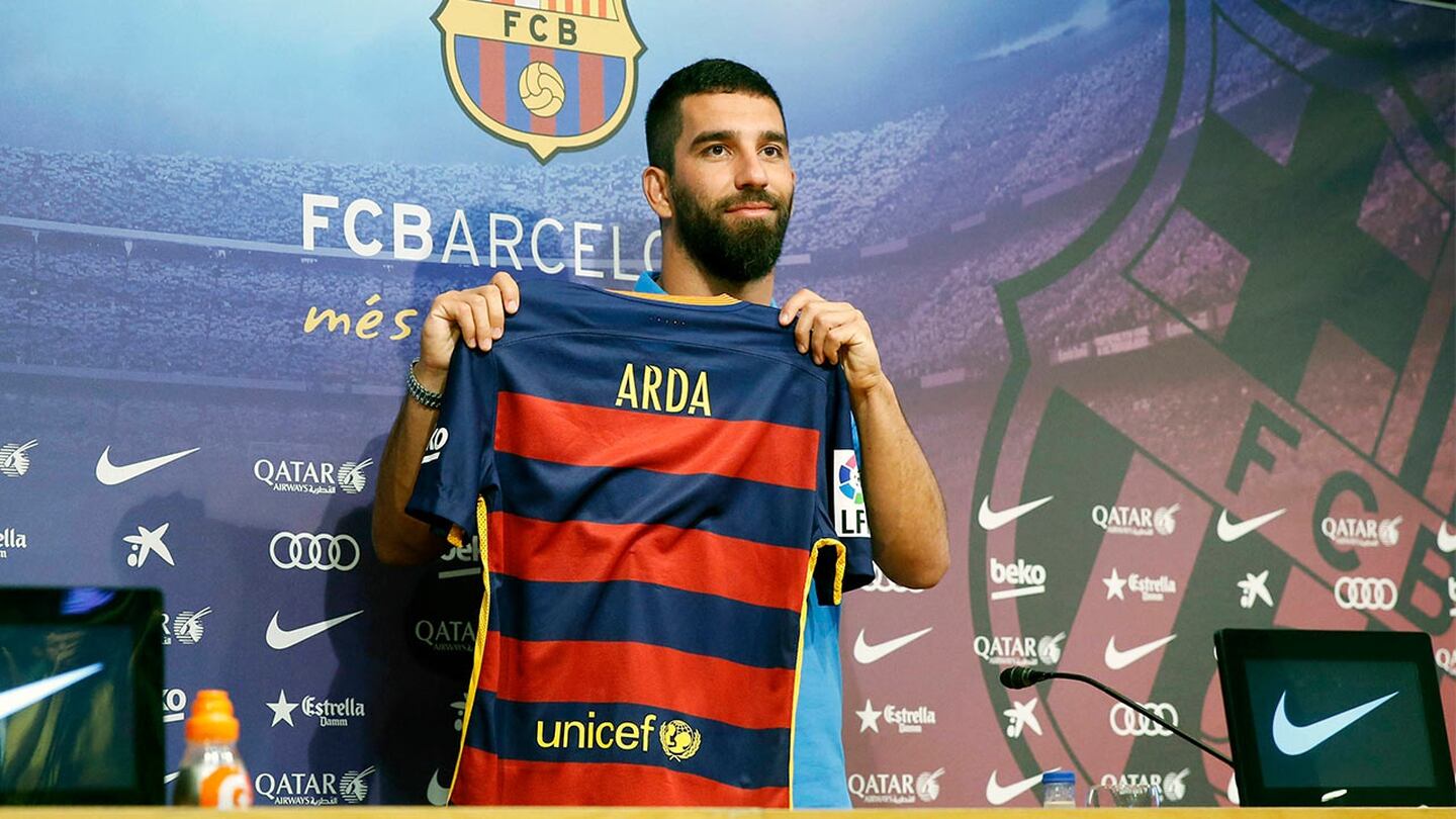 Arda Turan aún tiene contrato con el Barcelona