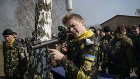 Las armas o dinero: Zelenski pide a ucranianos en el extranjero unirse al ejército o pagar impuestos