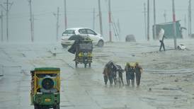 Más de 2 millones de personas huyen de sus casas en la India por azote de nuevo ciclón