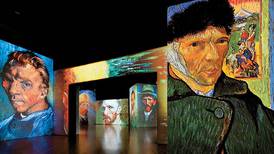 Girasoles adornan Reforma con motivo de la muestra multisensorial: 'Van Gogh Alive'