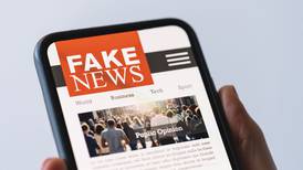 ¿Los conservadores creen más en noticias falsas? Estudio dice que sí