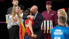FIFA suspende a Luis Rubiales tras negativa de renuncia por beso no consentido a Jenni Hermoso