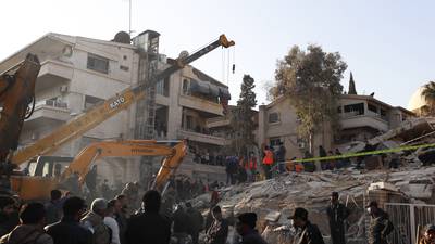 Israel destruye edificio en Siria y mata a 5 asesores iraníes; también atacó Líbano