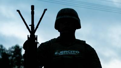 Ejército desafía al Cártel de Sinaloa; rompe narcobloqueos en Chiapas
