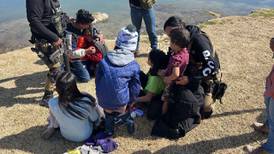 Salvan a 6 niños hondureños de ser arrastrados por el río Bravo en Coahuila