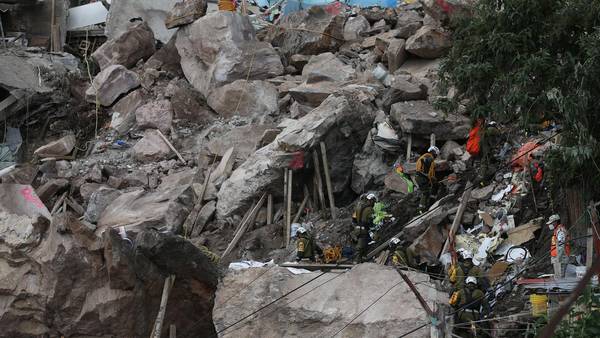 Tres personas continúan desaparecidas tras derrumbe en Cerro del Chiquihuite