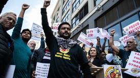 Conductores opacan 'la fiesta' de Uber previo a su salida a Bolsa; protestan en EU y Reino Unido