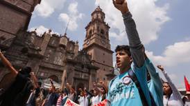 Pepsi, Bimbo y otras firmas demandan a normalistas de Michoacán por robo a sus camiones: Fiscalía