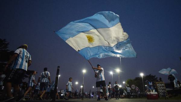 Fallecen dos aficionados en Argentina durante festejos por el campeonato del Mundo
