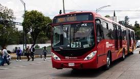 Metrobús choca con vehículo particular en la Narvarte; 2 personas resultan heridas 