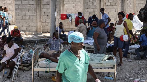 Empeora tragedia en Haití: se dispara a 1,297 la cifra de muertos tras sismo