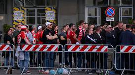 Detienen a aficionados de Unión Berlín tras riña con la policía previo a partido vs. Napoli