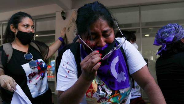 Hieren a mujer que protestaba contra Salgado Macedonio en Iguala tras evento de AMLO
