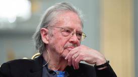 Peter Handke, escritor austriaco, recibe el Nobel de Literatura pese a intenciones de boicot