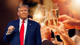 ¿Trump anda ‘corto’ de dinero? Esto cuesta la cena de lujo con el expresidente en Palm Beach