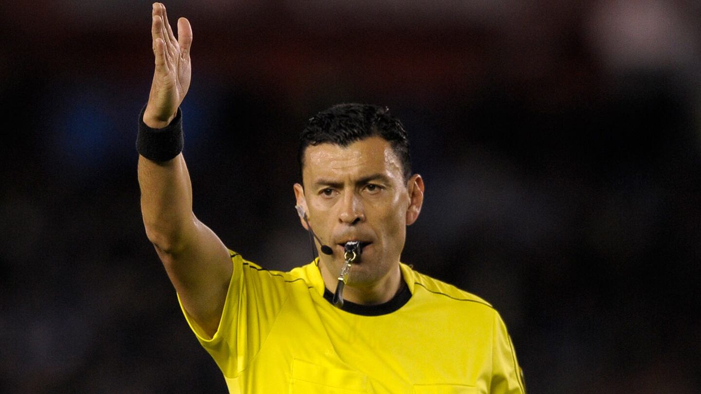 Roberto Tobar será el árbitro para la primera final entre Boca y River