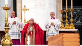 Muerte de Benedicto XVI: Miles de fieles asisten a su funeral para despedirse 