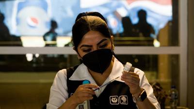 Vacunas envasadas en México: CanSino, un mes sin liberar; Astra mete acelerador