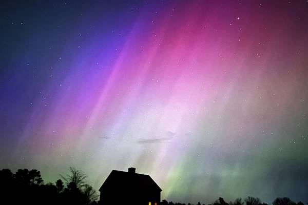 Fotos: El cielo ‘se pinta’ de magenta, púrpura y un toque de verde por formación de auroras boreales 