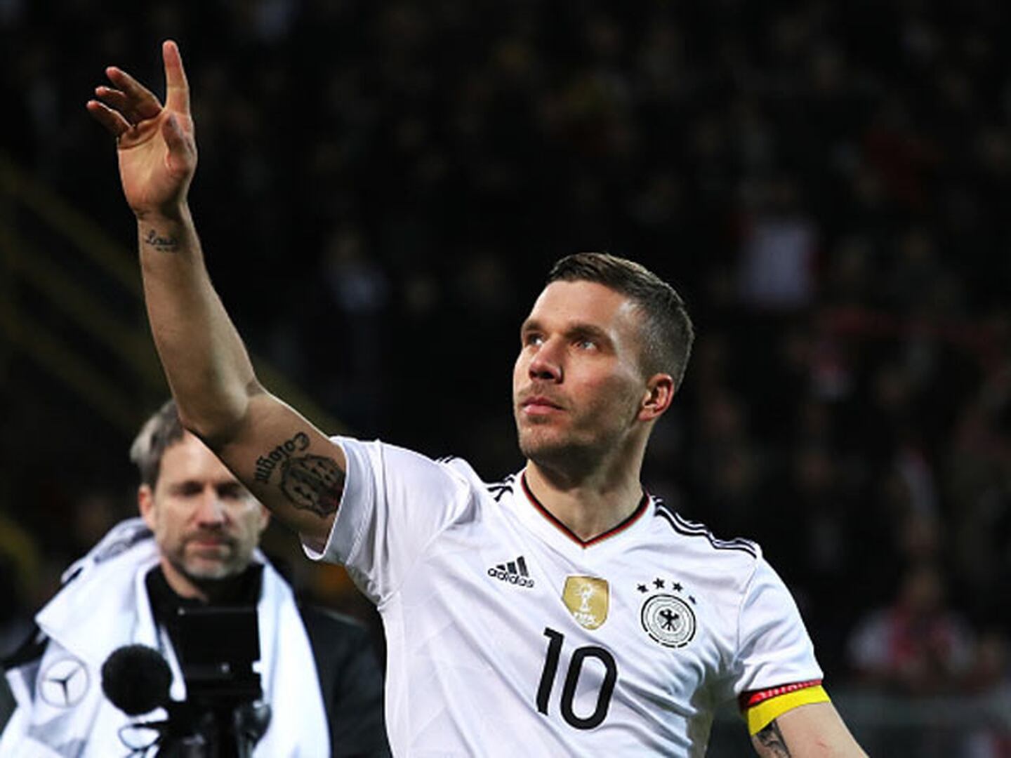 Podolski se despidió de la selección alemana con golazo