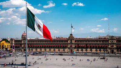 Un pendiente menos para México: Fitch ratifica calificación con perspectiva estable