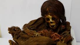 Conmociona momia de una niña inca que vuelve 'a casa'