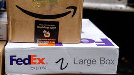 Amazon tensa (aún más) la relación con FedEx y lo 'despide' de entregas Prime para la Navidad