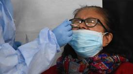 ‘Huye’ del COVID-19 e influenza: ¿Quiénes son los más vulnerables y cómo protegerlos?