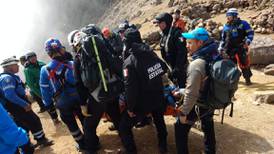 Rescatan a hombre que cayó en la zona Iztaccíhuatl-Popocatépetl