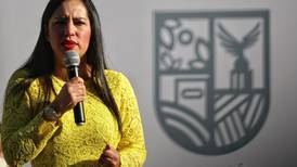 Alcaldesa de Cuauhtémoc viaja en Suburban con placas alteradas