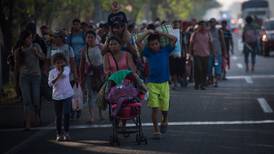 Caravana de dos mil migrantes avanza de Tapachula a Huixtla