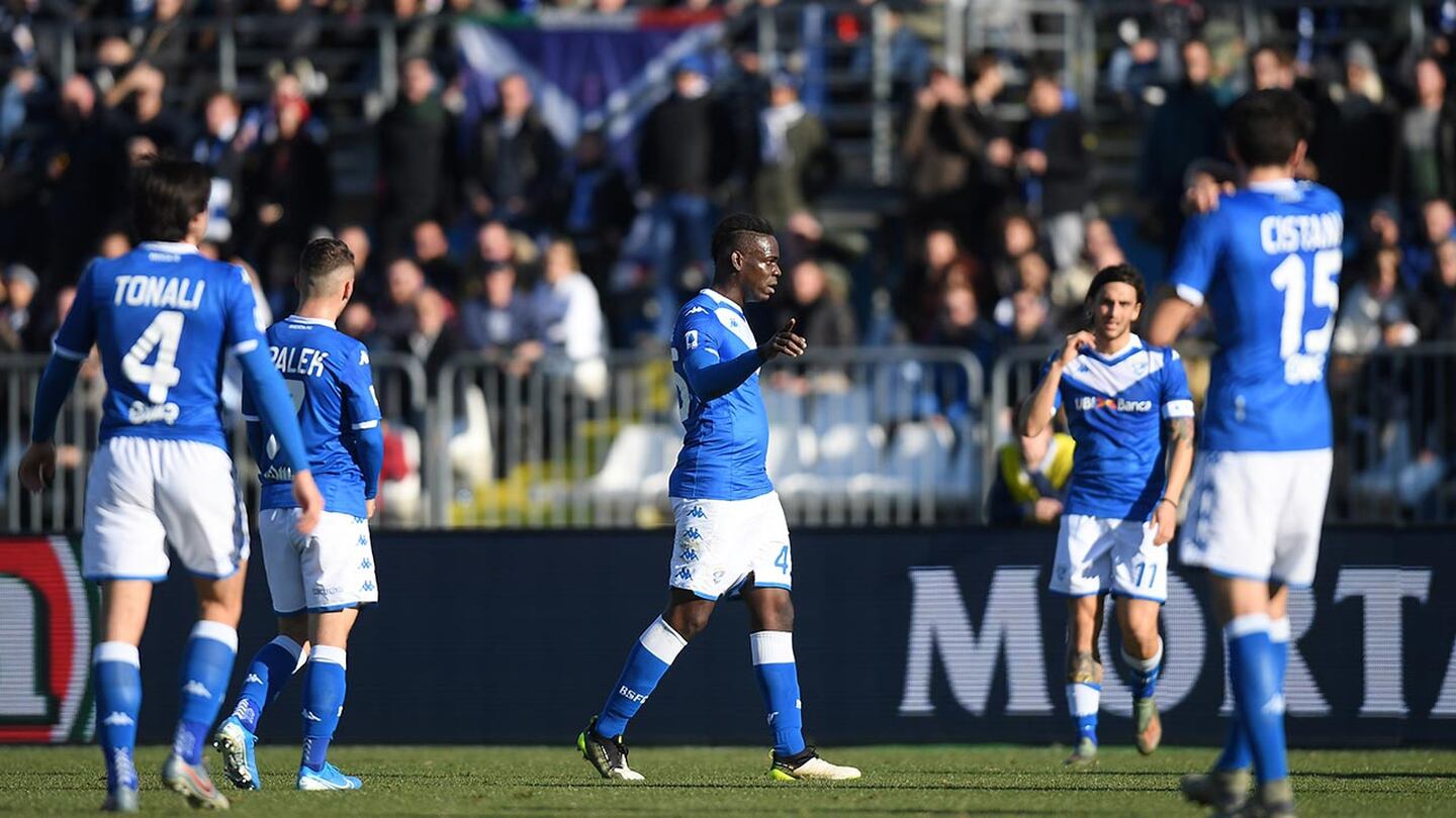 El Brescia vs. Lazio fue detenido por cánticos racistas contra Mario Balotelli