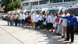 Chetumaleños hacen 'cooperacha' para reparar ambulancias