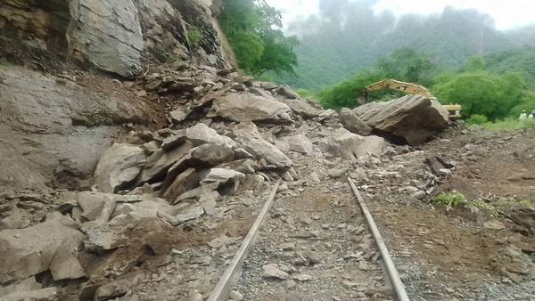 Lluvias ‘frenan’ al Chepe: suspenden ruta turística por daños en vías 