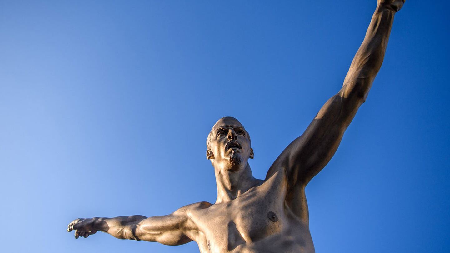 ¿Te gusta la estatua que le hicieron a Ibrahimovic en su ciudad natal?