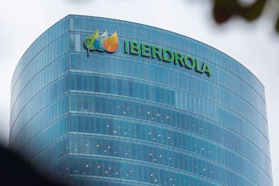El Gobierno acordó la compra de 13 plantas de Iberdrola por un monto de 6 mil millones de dólares