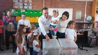 Manolo Jiménez vota en Elecciones 2023: ‘Seguros pero nunca confiados’