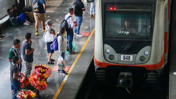 Metro de CDMX avanza ‘muy lento’ este viernes: ¿Qué línea es la afectada este 10 de mayo?