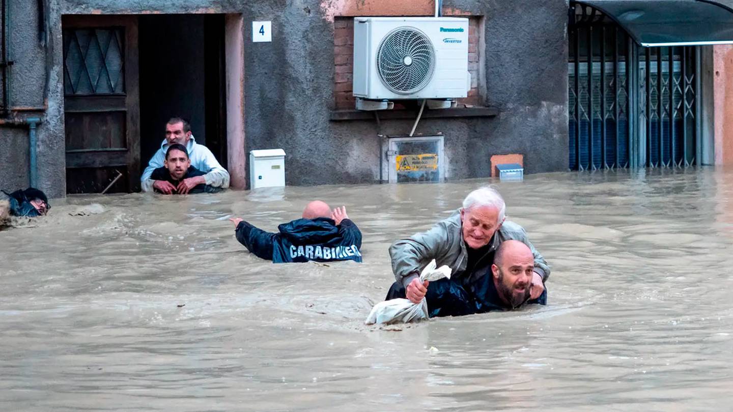 Emilia Romagna ya contabiliza cinco muertes y varios desaparecidos tras graves inundaciones en la región.