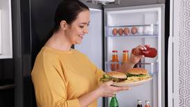 ¿La cátsup se guarda dentro o fuera del refrigerador? Esto concluyen expertos del dilema de la salsa