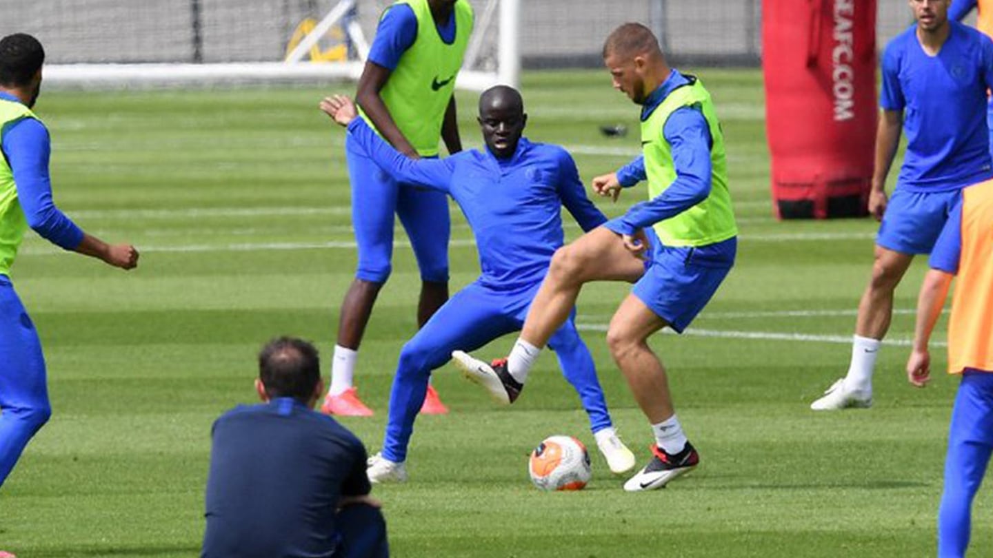 N'Golo Kanté regresó a los entrenamientos en grupo del Chelsea