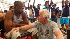 Richard Gere visita migrantes varados en el Mediterráneo
