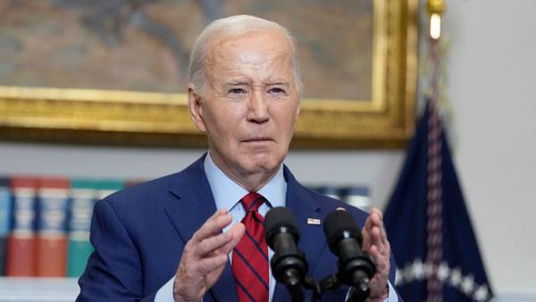 Biden respalda a estudiantes que protestan por guerra en Gaza... pero dice que ‘no hay derecho al caos’