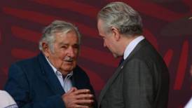 Santiago Creel ‘presume’ elogio de José Mujica en desfile militar: ‘Hace usted bien de estar aquí’