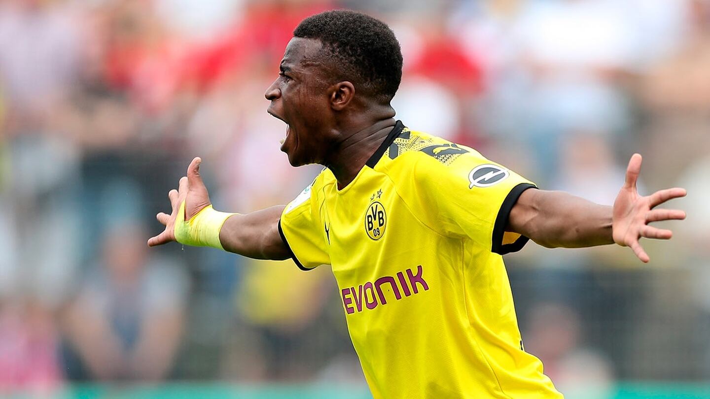 Dan luz verde al Borussia Dortmund de subir a su 'joyita' de 15 años al primer equipo