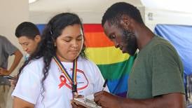 Vivir con VIH y cruzar la frontera: ONG atiende a más de 2 mil migrantes en sureste